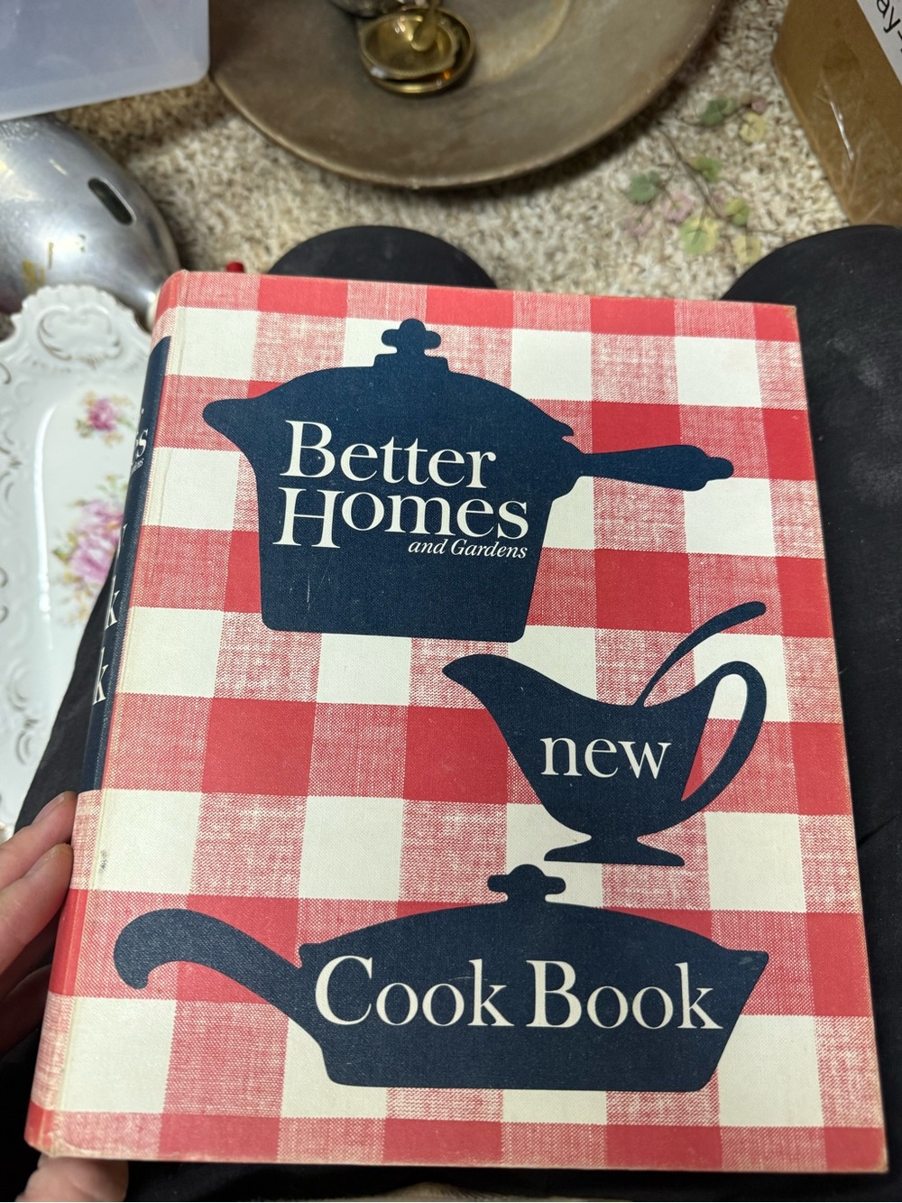 Better Homes And Gardens Red and White Gingham Cookbook